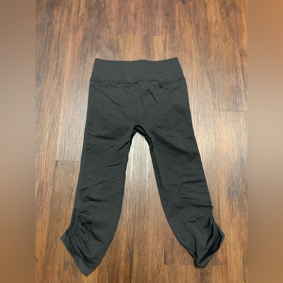 lululemon athletica cropped ruched leggings - Picture 5 of 7